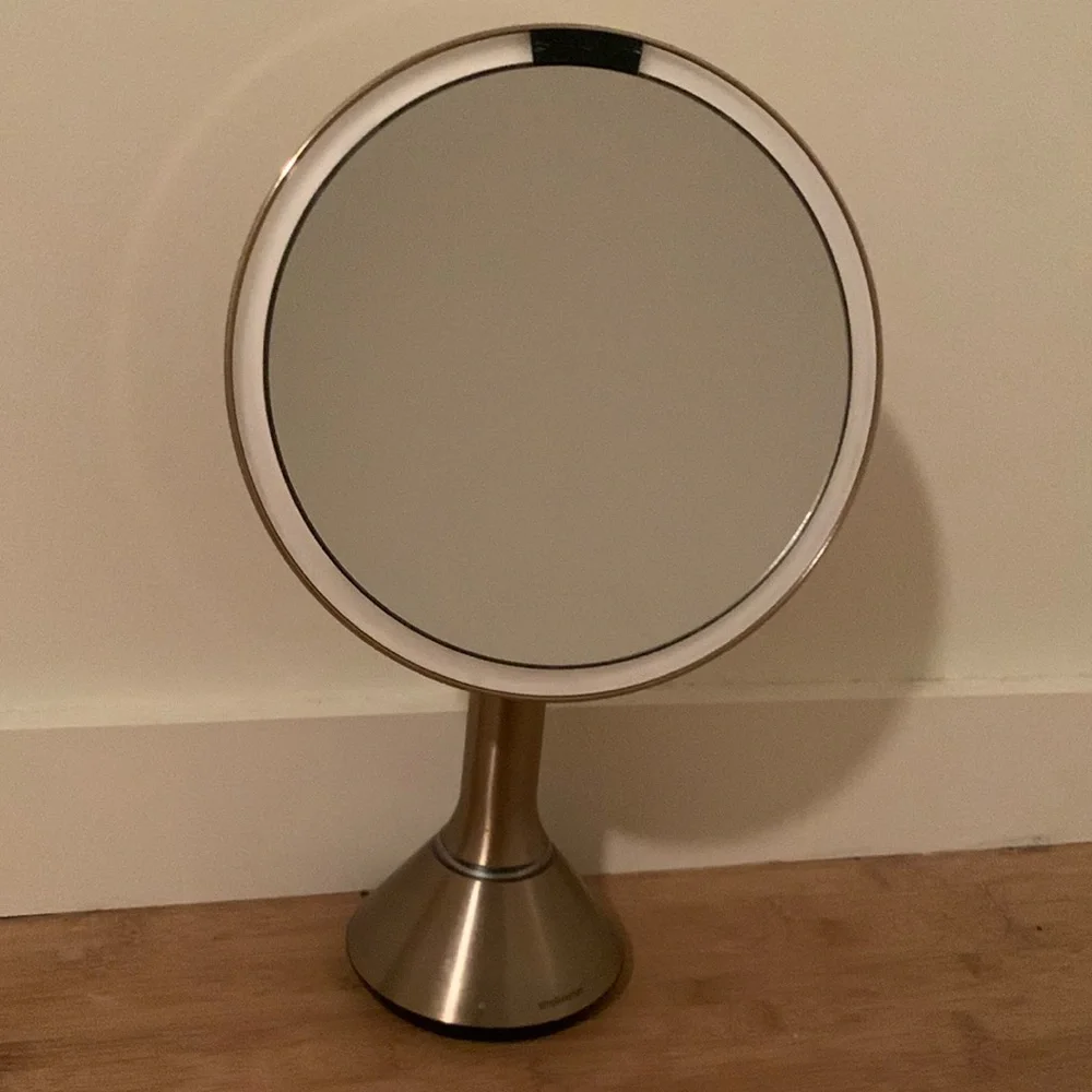 simplehuman sensor mirror round